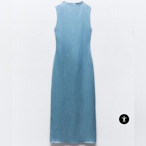 Baby blue wrinkled effect dress, size S